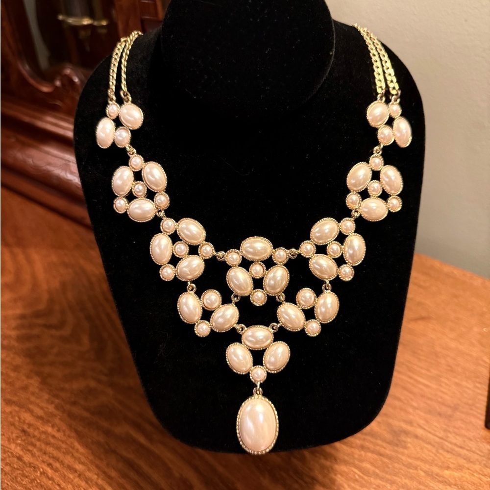 Amrita Singh White/Gold Statement Necklace with Pearl Stones MSRP $145 - Picture 6 of 6